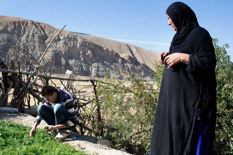 A small vegetable garden is all that's left to Ghaffar's family after they had to sell their properties to buy the kidney. Iran, November 2014.